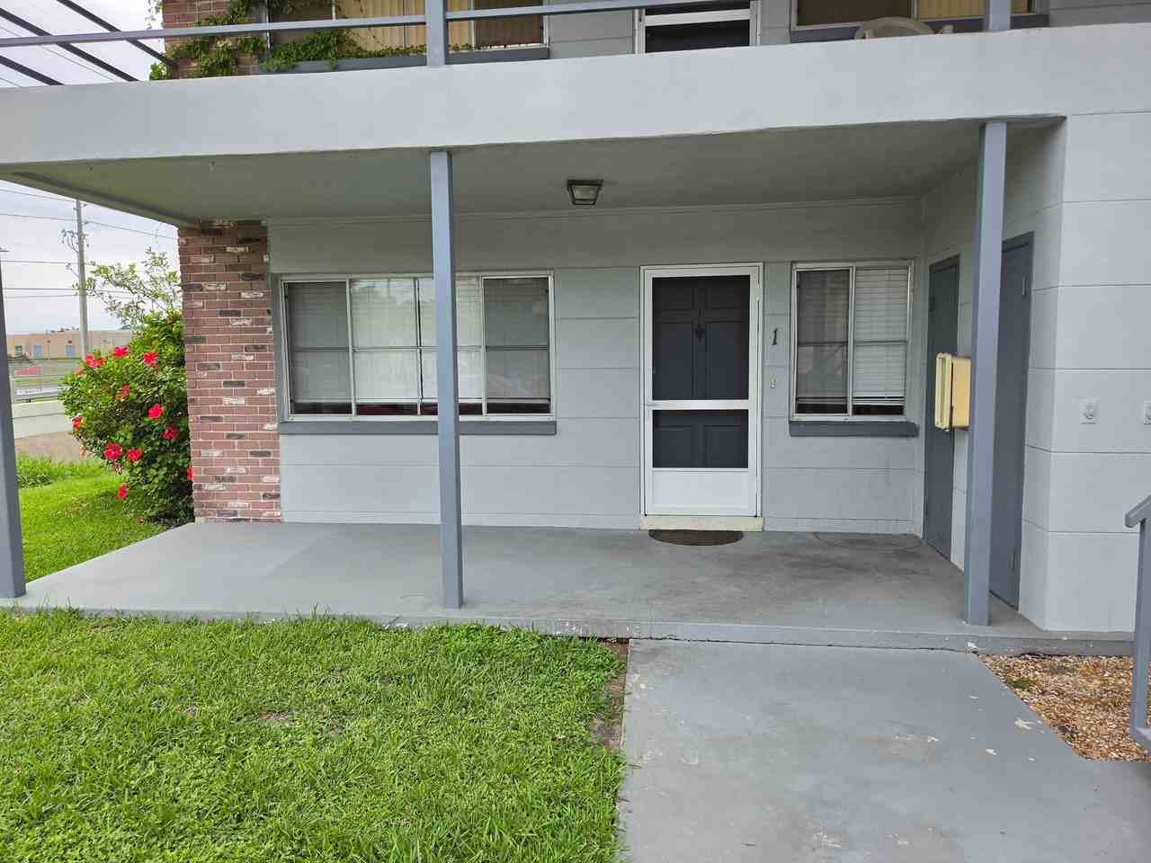 2099 Kings Hwy - Photo 2 of 18