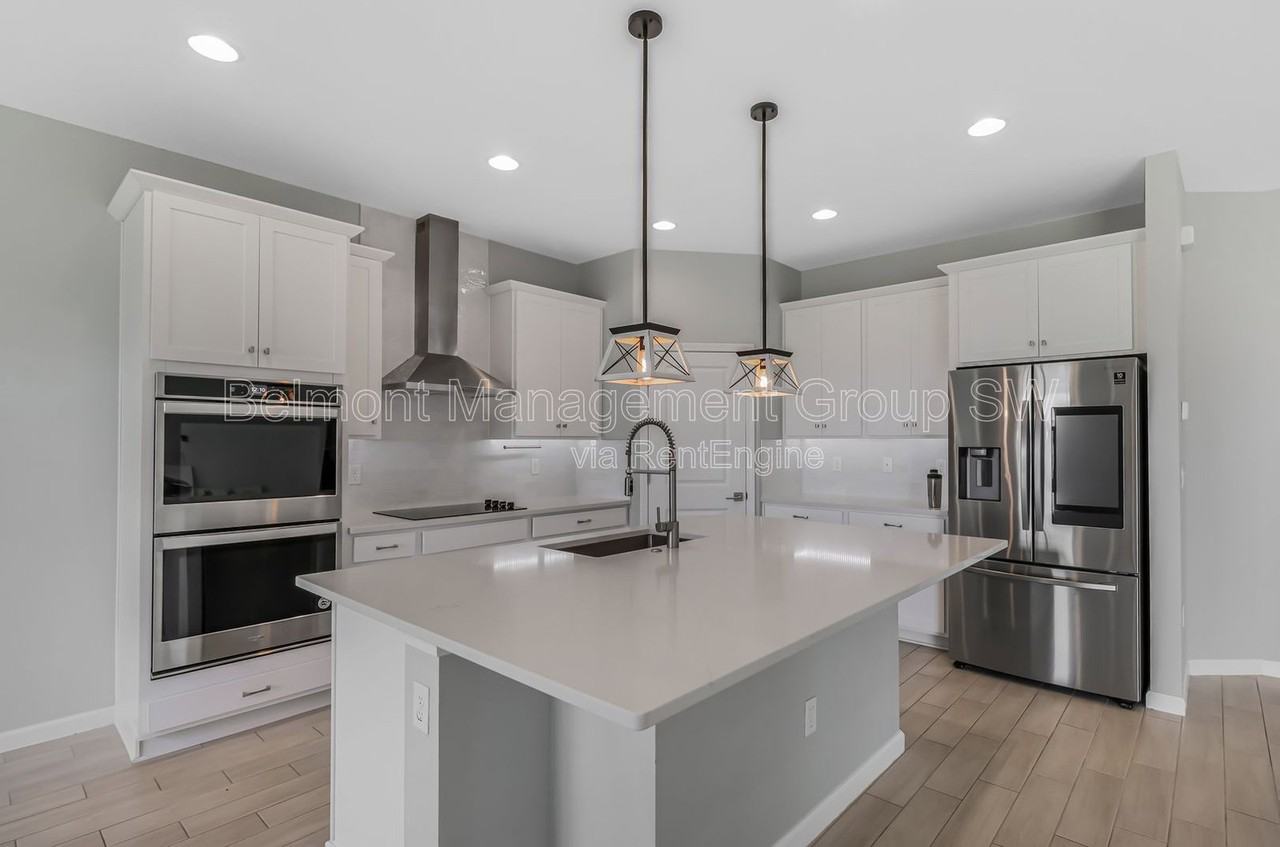 30053 Island Club Dr - Photo 4 of 26