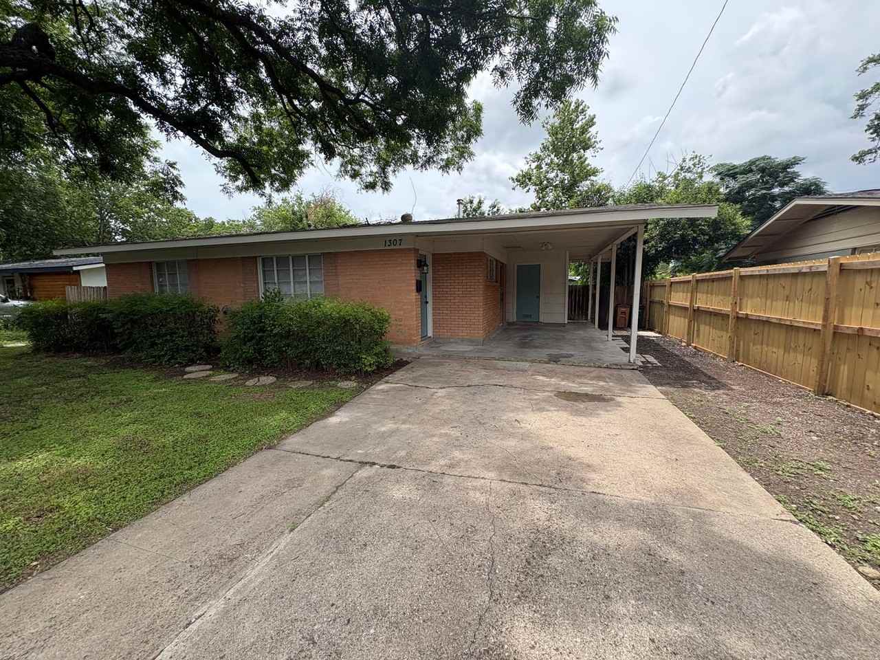 1307 Corona Dr - Photo 2 of 26