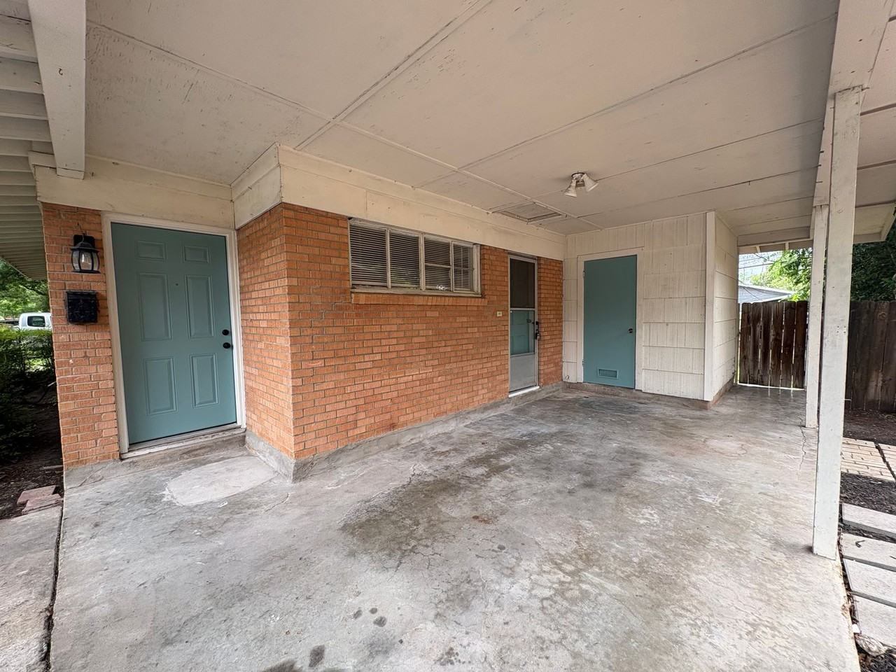 1307 Corona Dr - Photo 3 of 26
