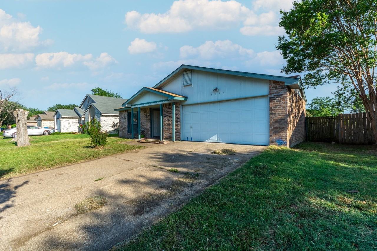 4716 Rose Of Sharon Ln - Photo 3 of 33