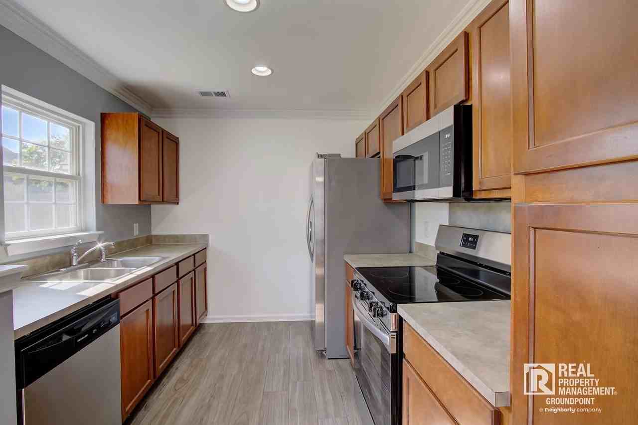 308 Briarbend Rd - Photo 3 of 24