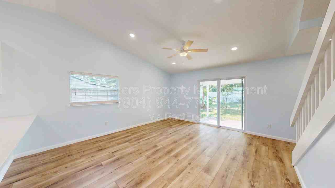 450 Aquatic Dr - Photo 2 of 21