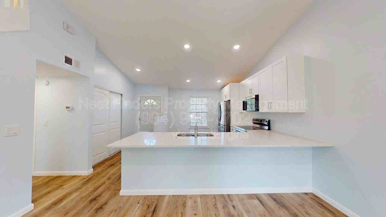 450 Aquatic Dr - Photo 4 of 21