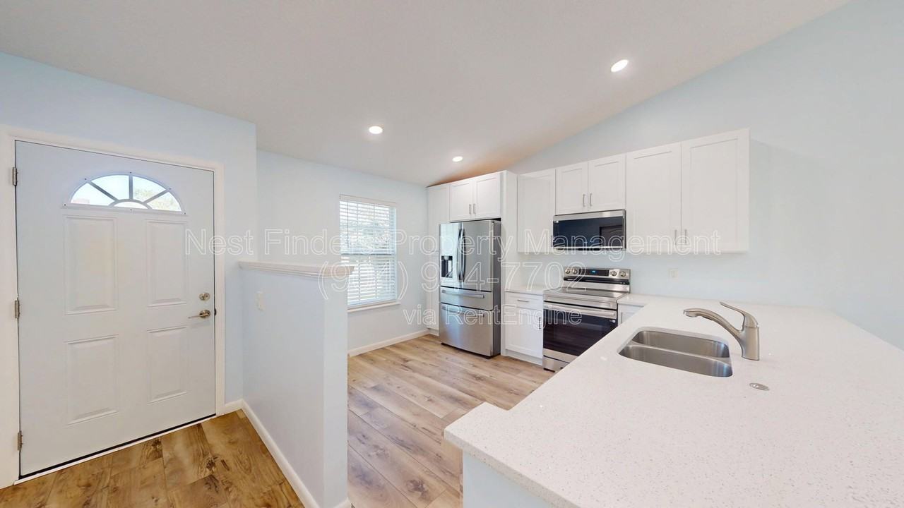 450 Aquatic Dr - Photo 5 of 21