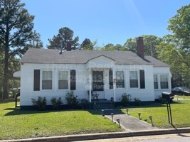 featured image of 1201 Evergreen Rd