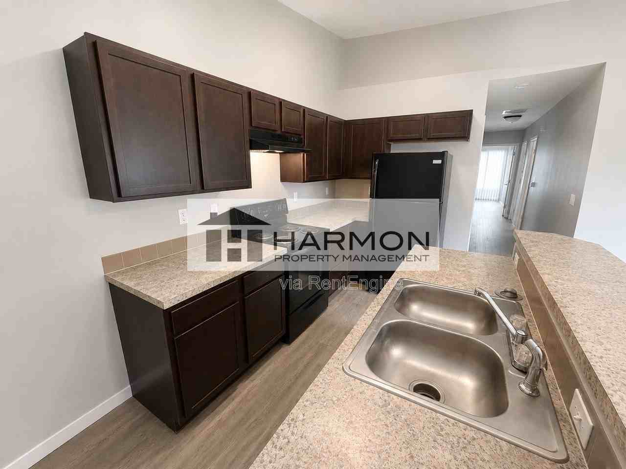818 N Crestway St - Photo 3 of 10