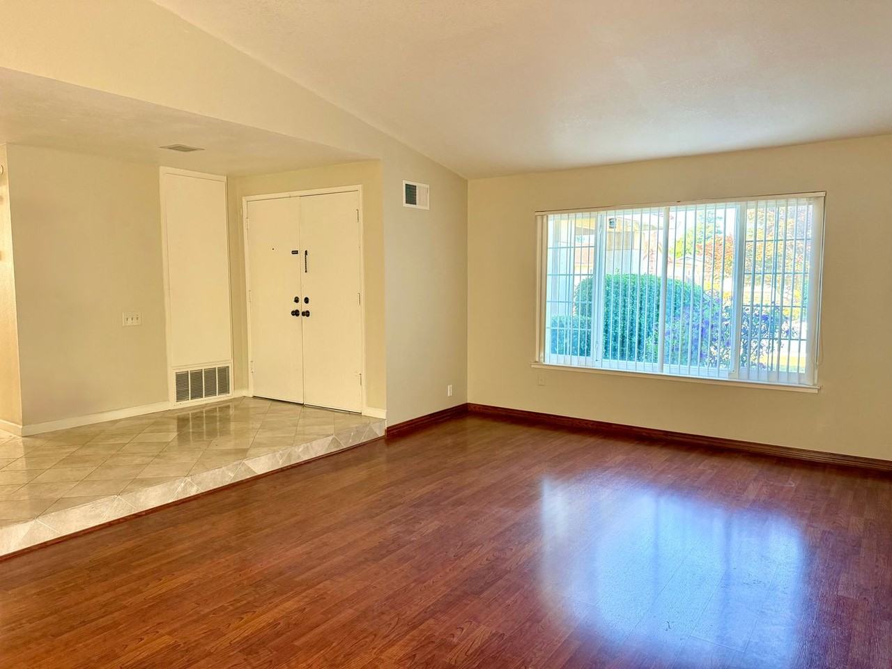 5007 Anaheim Loop - Photo 3 of 24