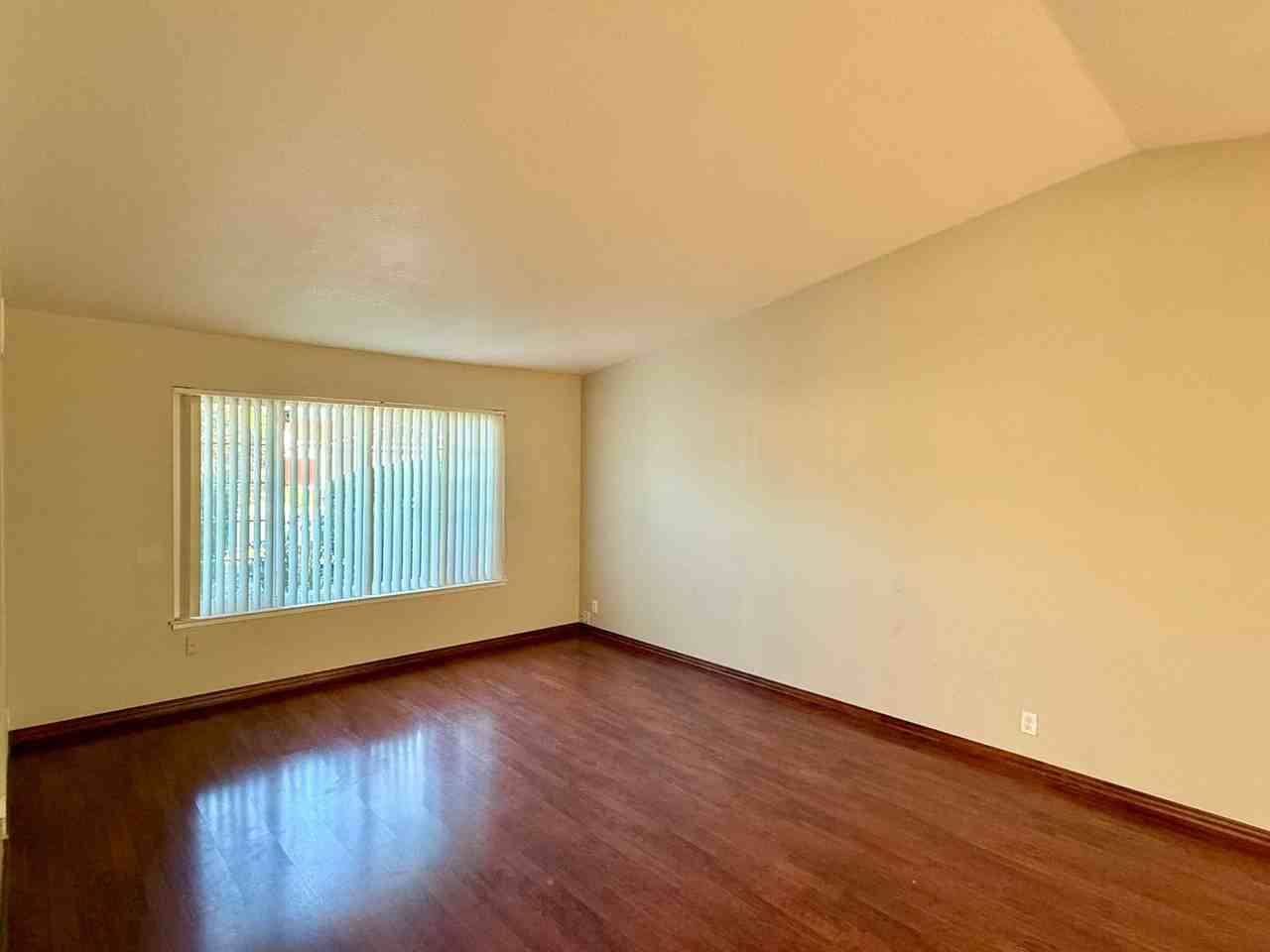 5007 Anaheim Loop - Photo 4 of 24