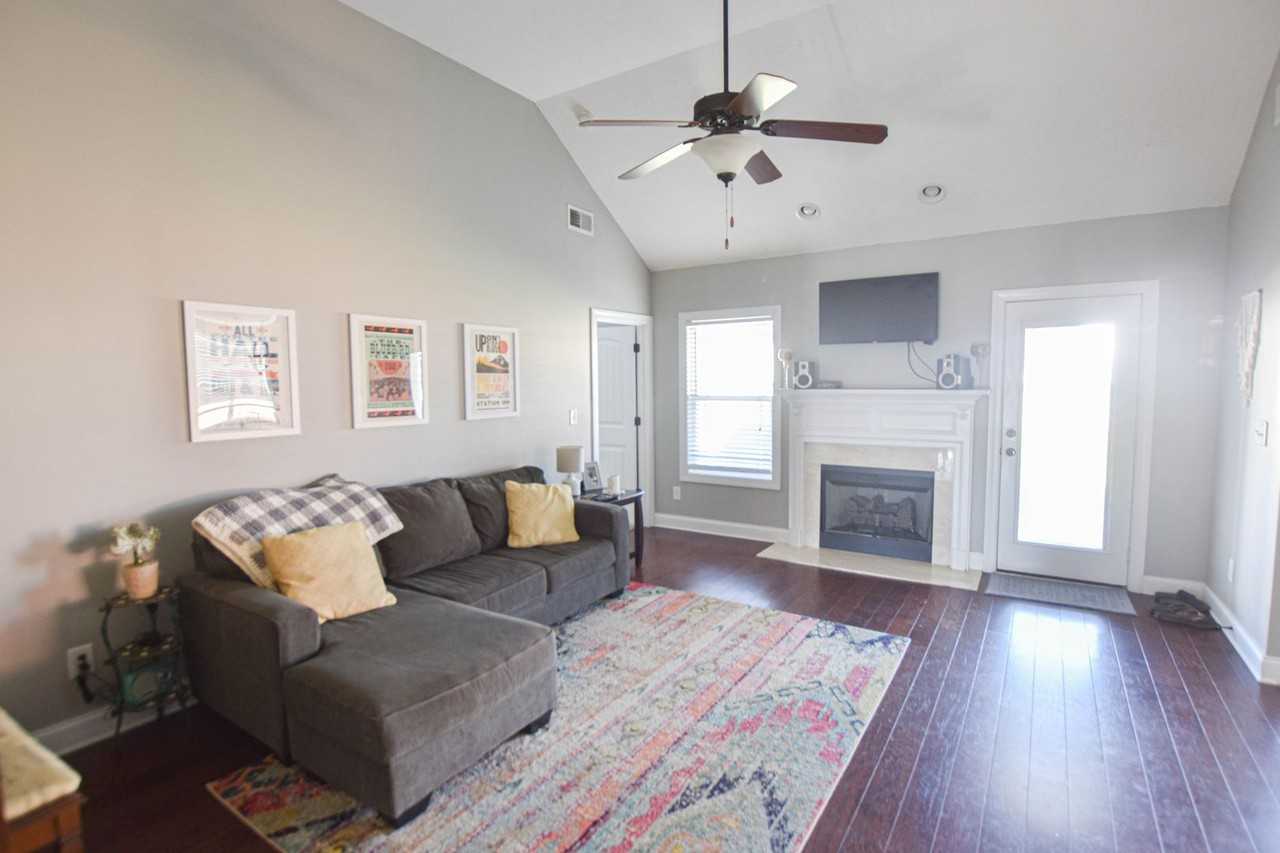 716 Elm St - Photo 3 of 19