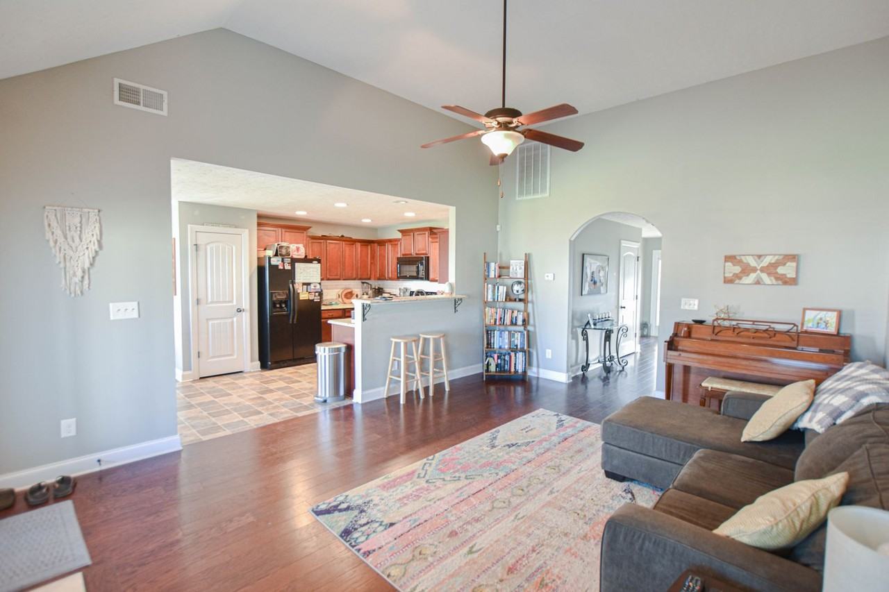 716 Elm St - Photo 5 of 19