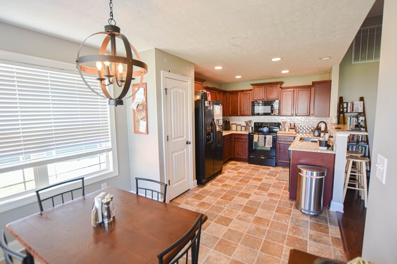 716 Elm St - Photo 6 of 19