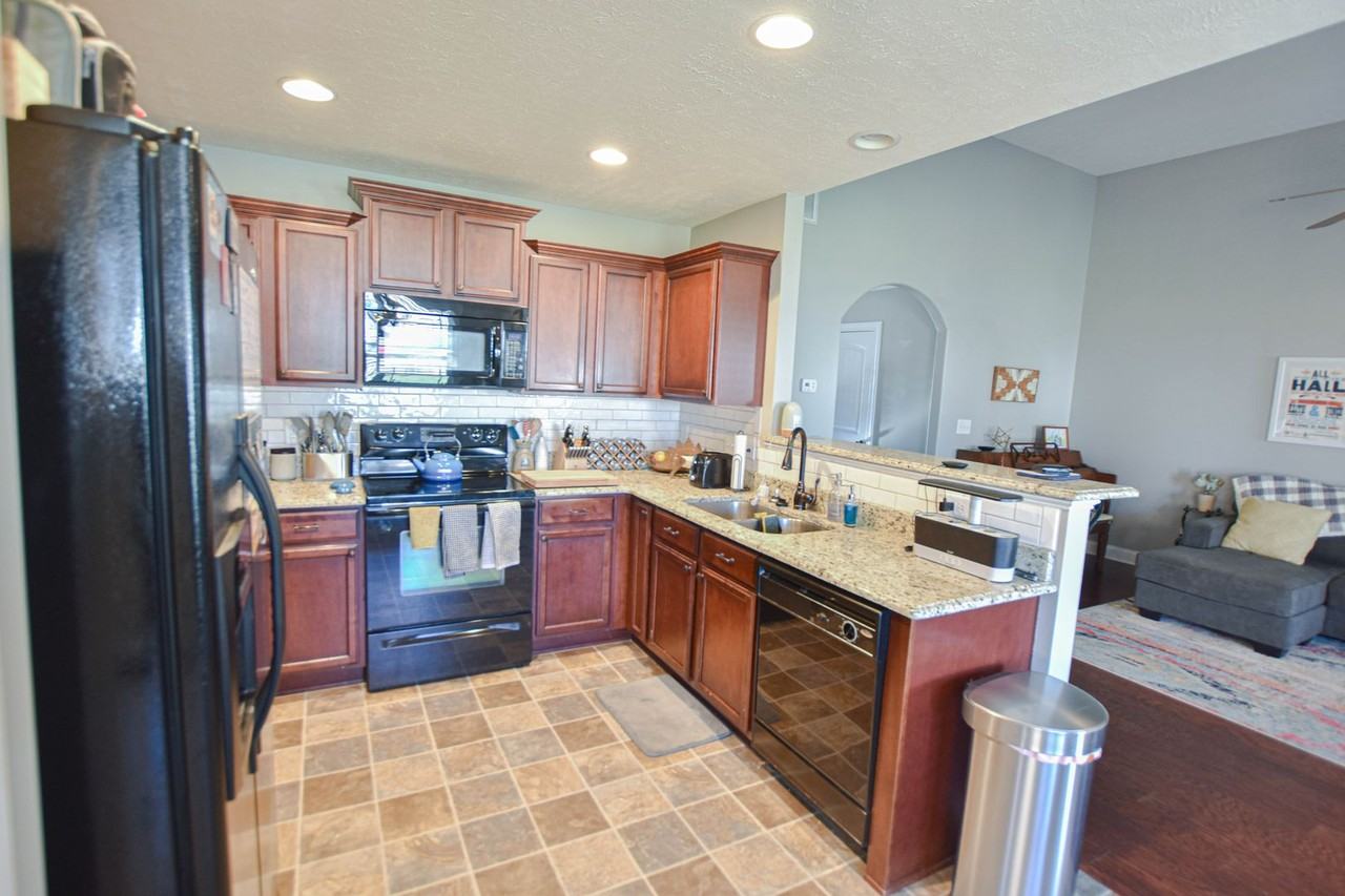 716 Elm St - Photo 7 of 19