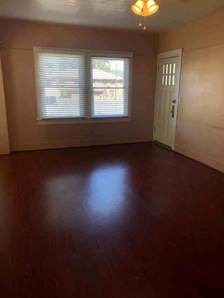 534 Nw Sisemore St - Photo 6 of 16