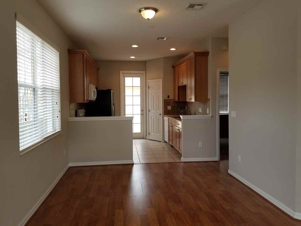 9101 Camden Gardens St - Photo 3 of 10