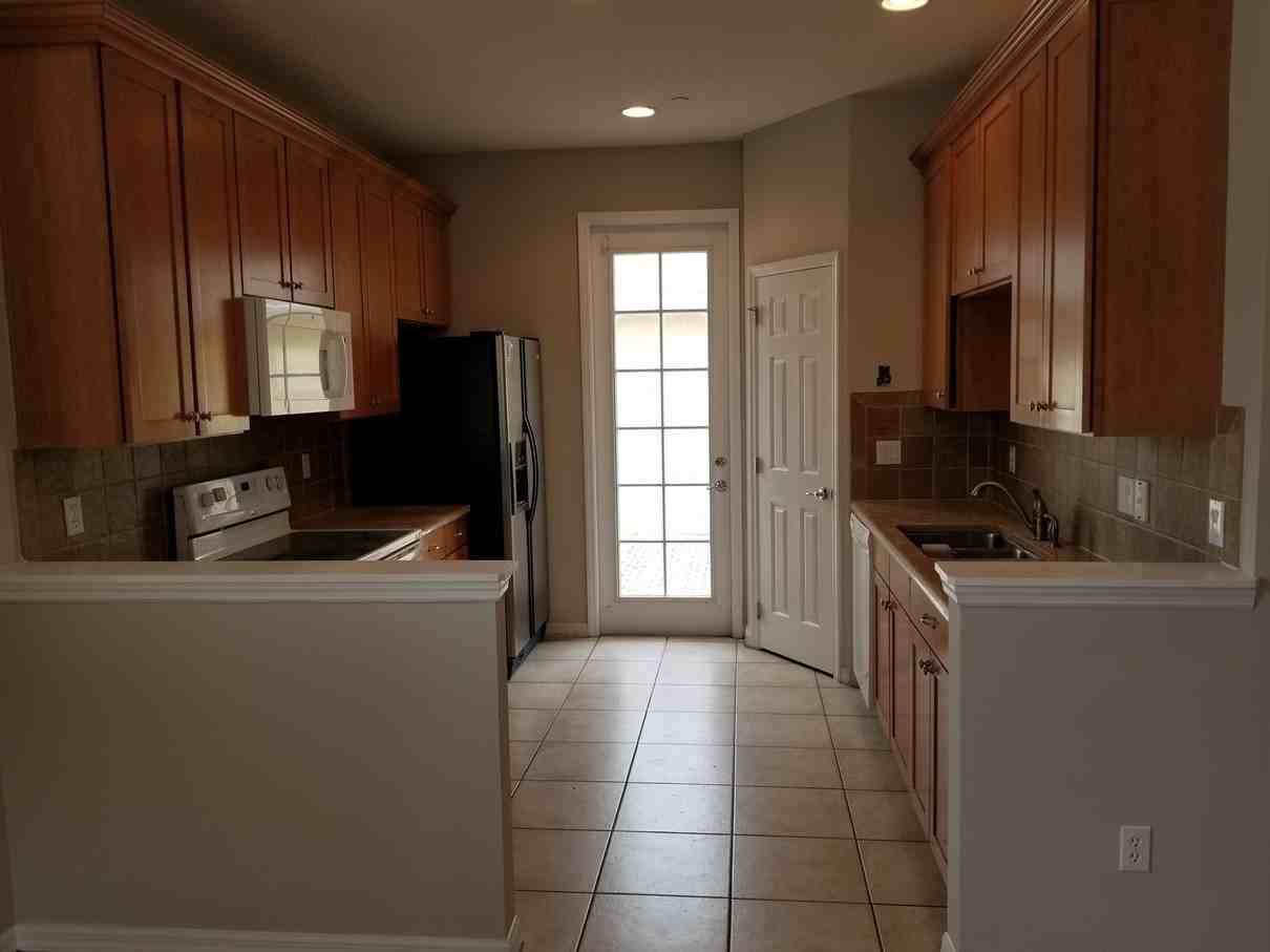 9101 Camden Gardens St - Photo 4 of 10