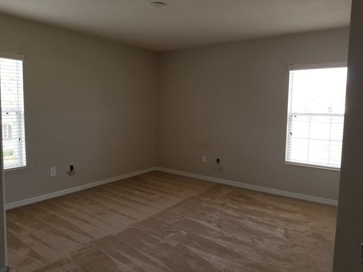 9101 Camden Gardens St - Photo 6 of 10