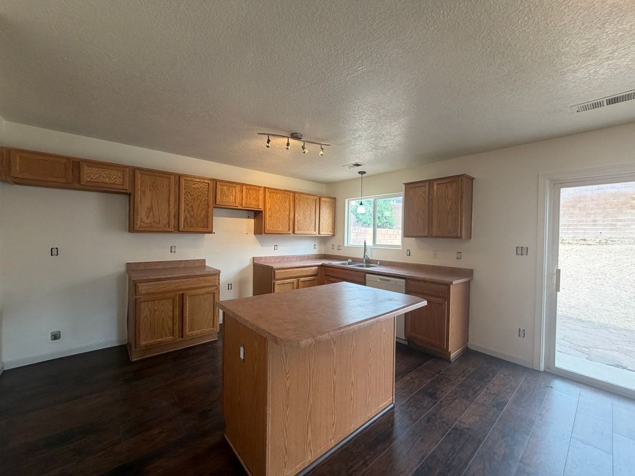 1832 Chicoma Way 1832 NW - Photo 7 of 41