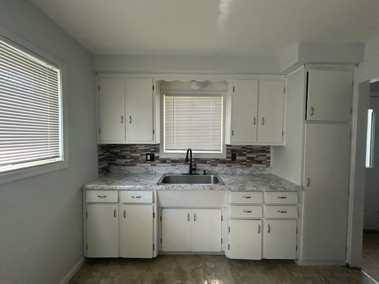 4987 Roosevelt Boulevard - Photo 3 of 26
