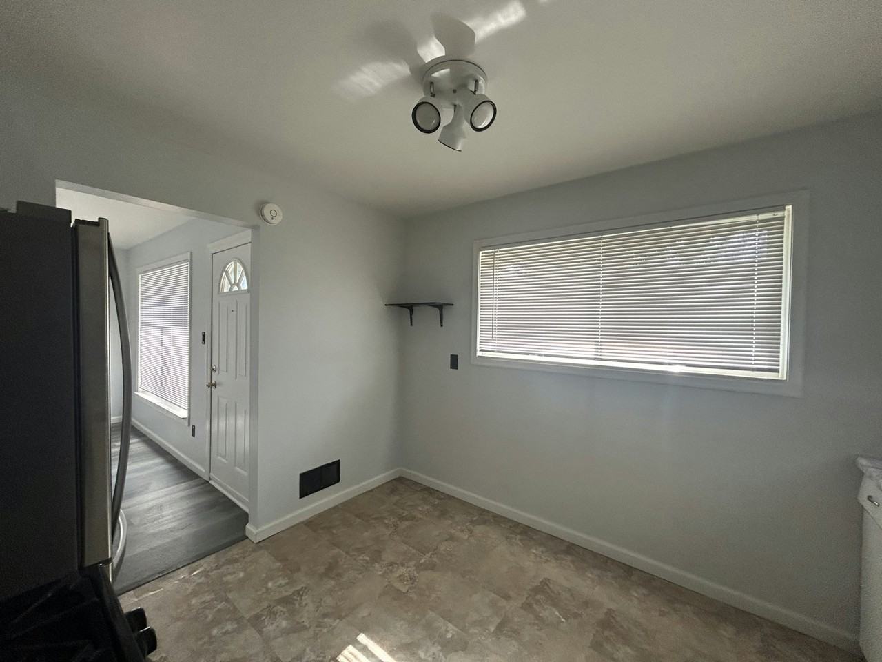 4987 Roosevelt Boulevard - Photo 4 of 26