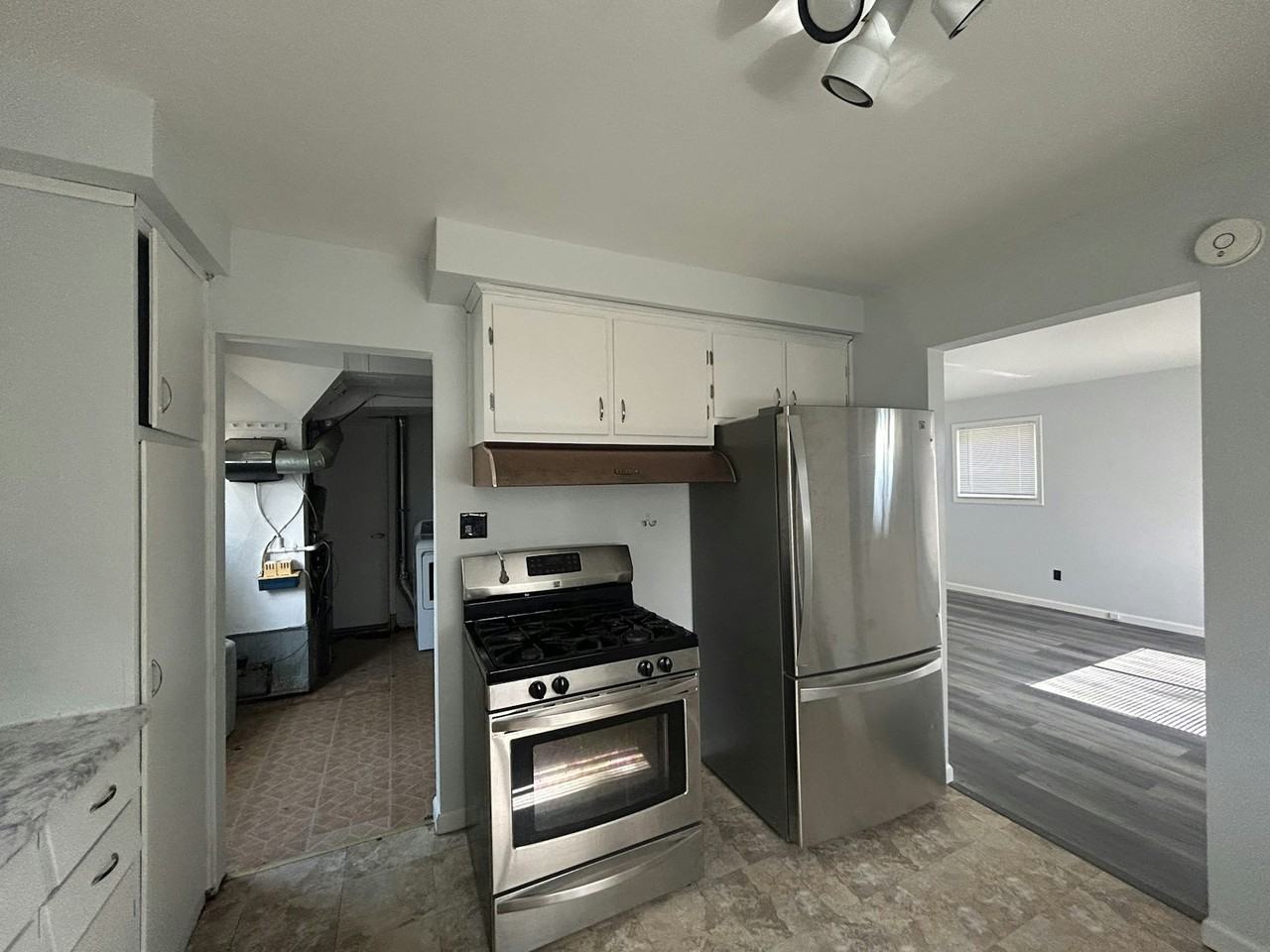 4987 Roosevelt Boulevard - Photo 5 of 26