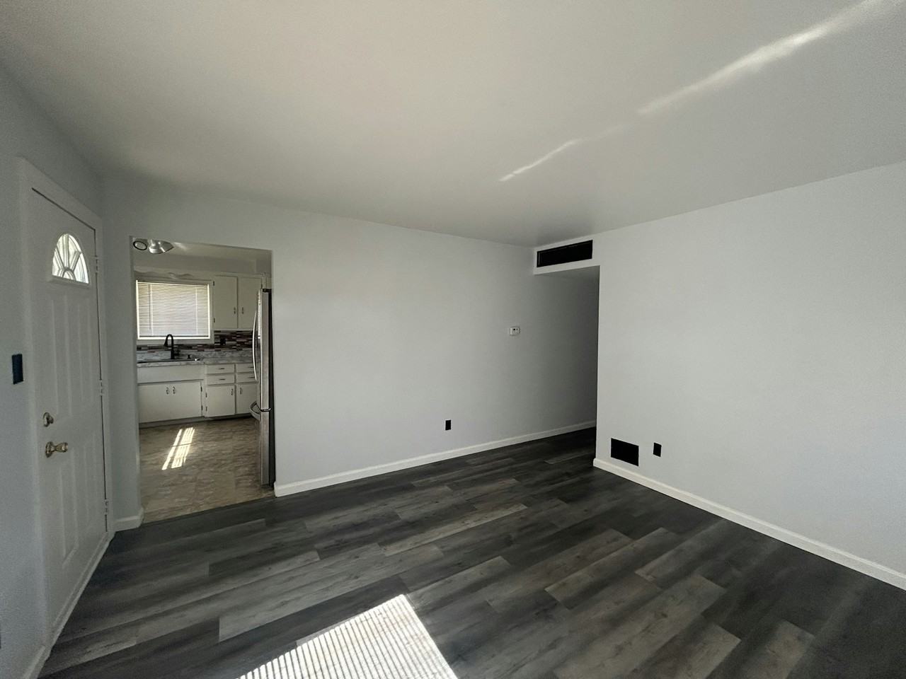 4987 Roosevelt Boulevard - Photo 7 of 26