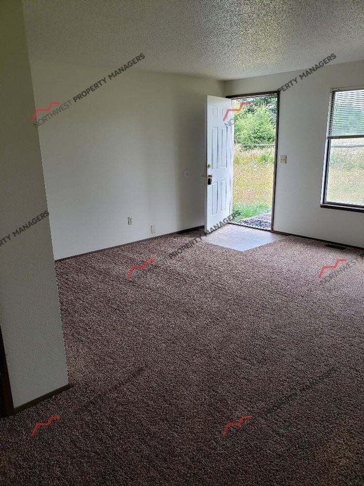 556 Avery Rd W - Photo 2 of 17