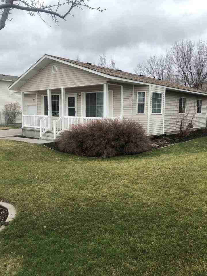 216 Susan Dr - Photo 2 of 11