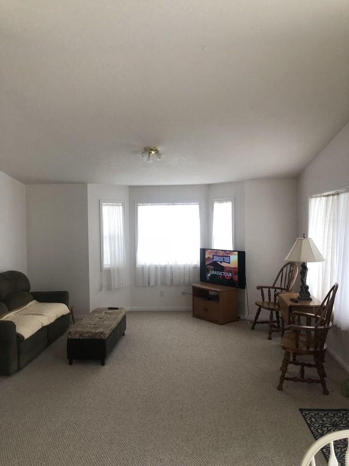 216 Susan Dr - Photo 3 of 11
