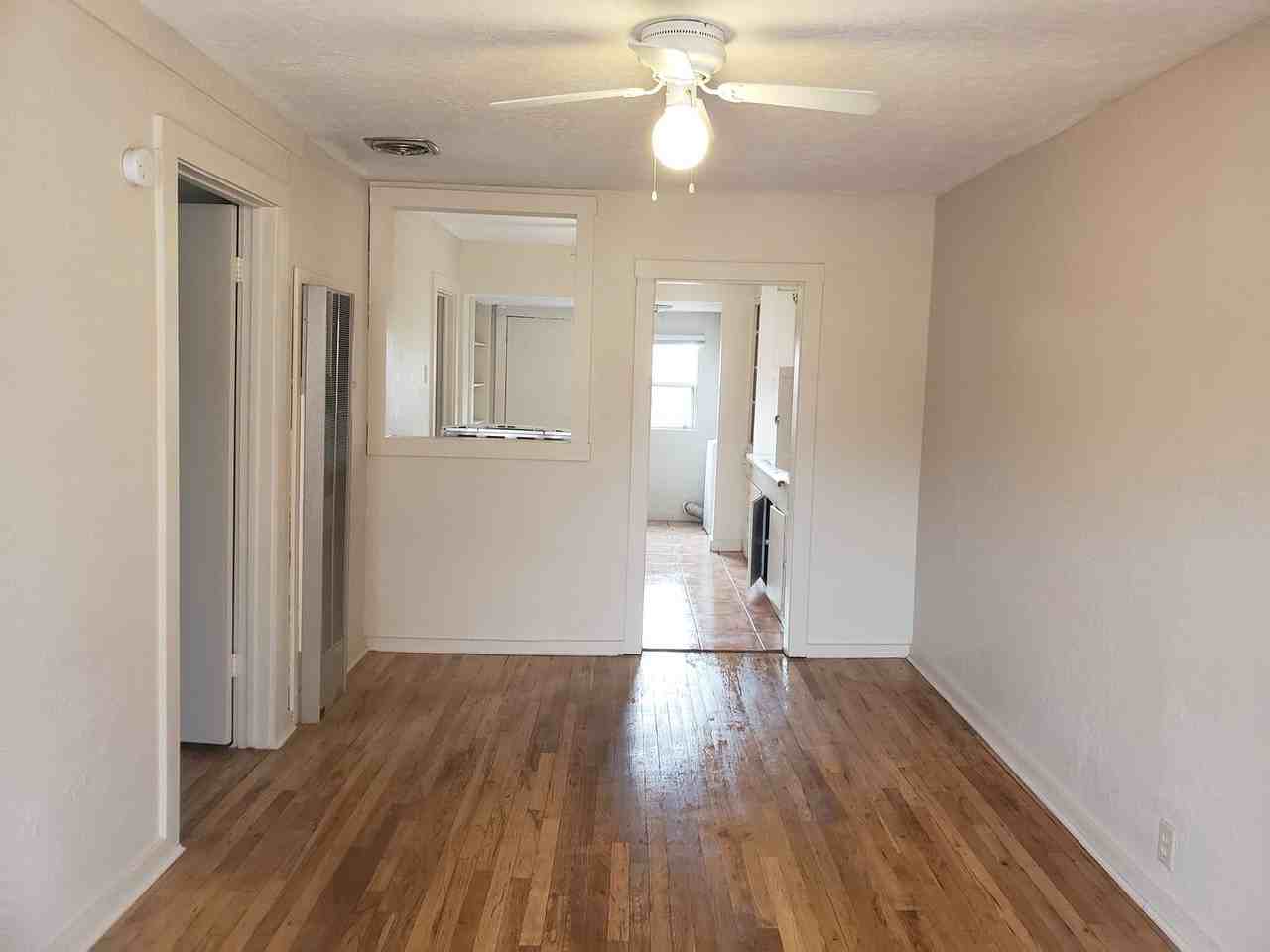 1521 Indiana Ave - Photo 2 of 2