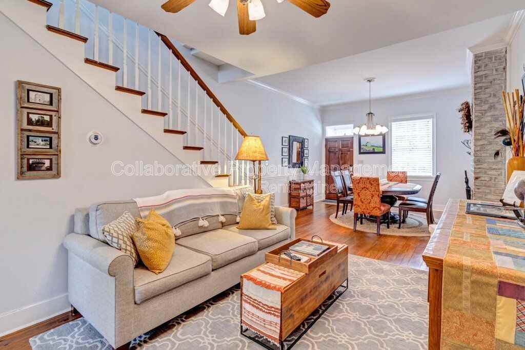 513 E Harris St - Photo 3 of 16