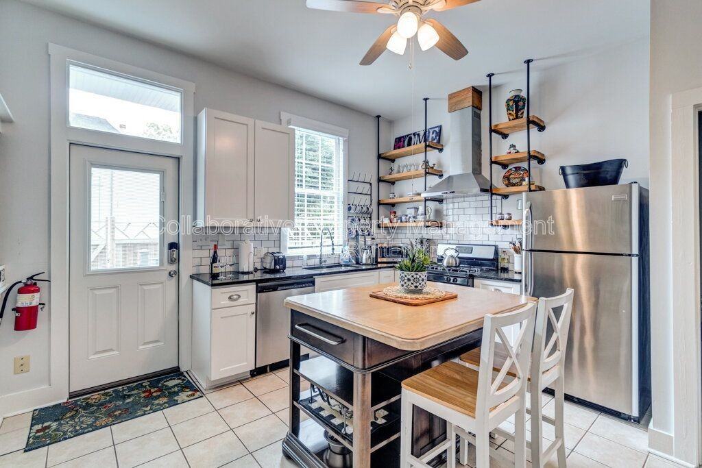 513 E Harris St - Photo 7 of 16