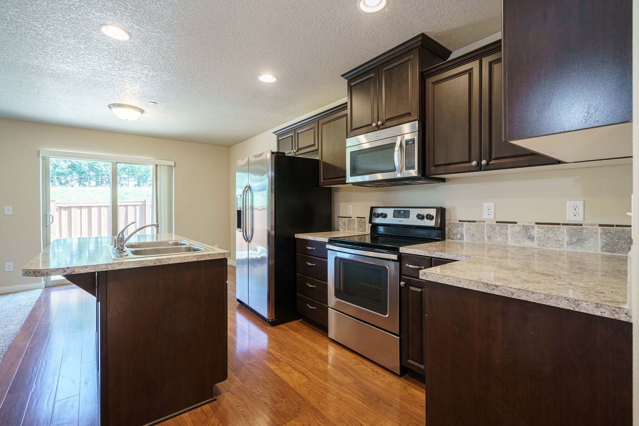 844 Ne 109th Ct - Photo 3 of 26