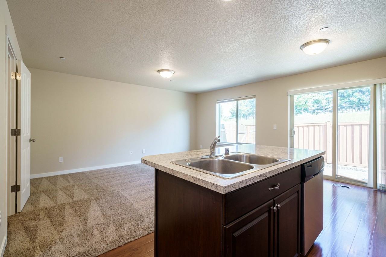 844 Ne 109th Ct - Photo 4 of 26