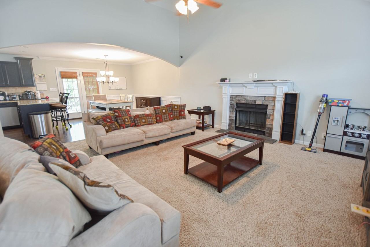 3702 Windmill Ct - Photo 5 of 20