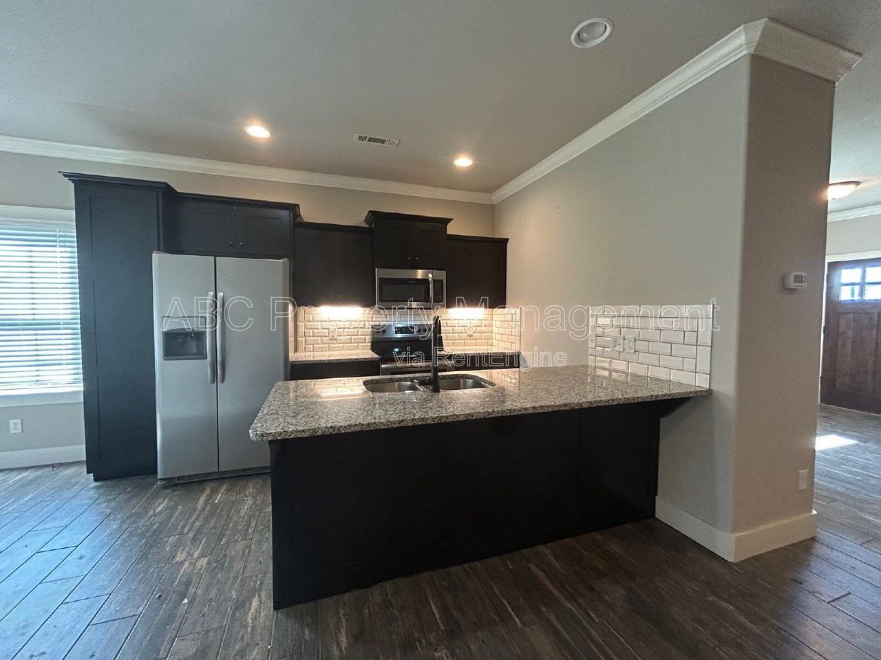 3101 Sw Warberry Ave - Photo 5 of 18