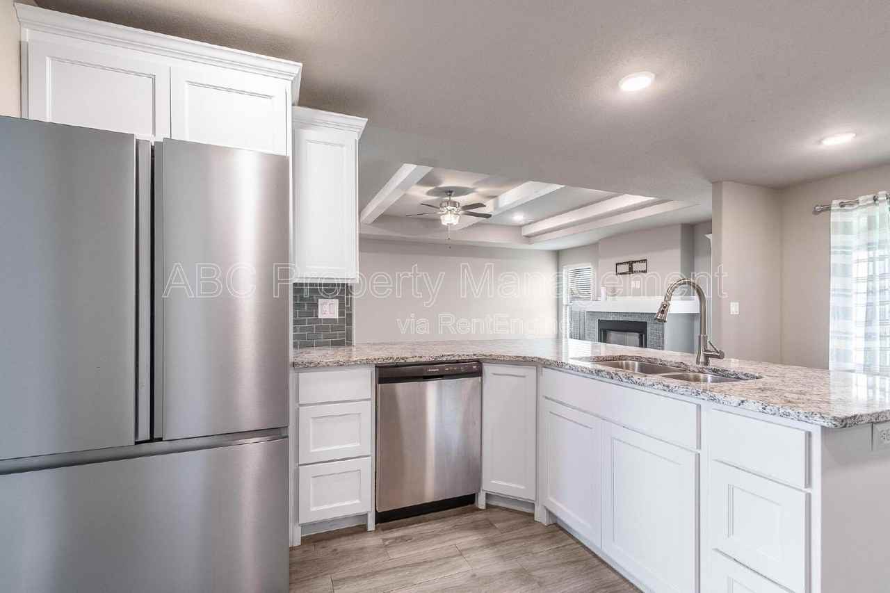 328 N Otoe St - Photo 4 of 20
