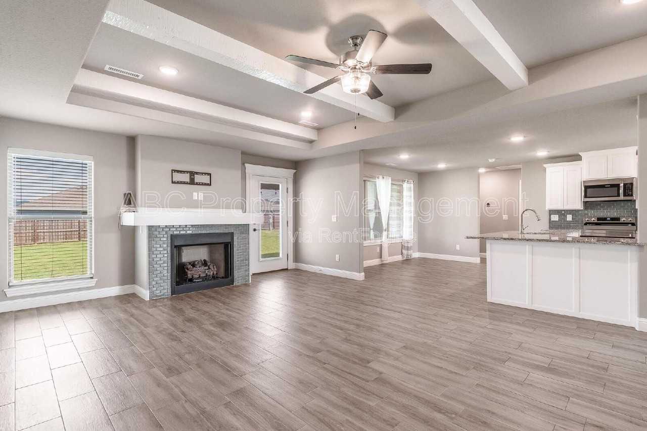 328 N Otoe St - Photo 5 of 20