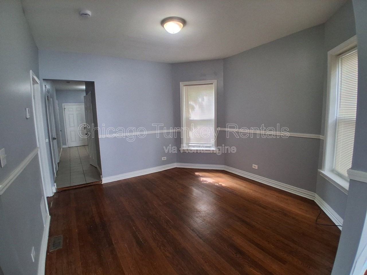 7125 S Ellis Ave #1 - Photo 3 of 18