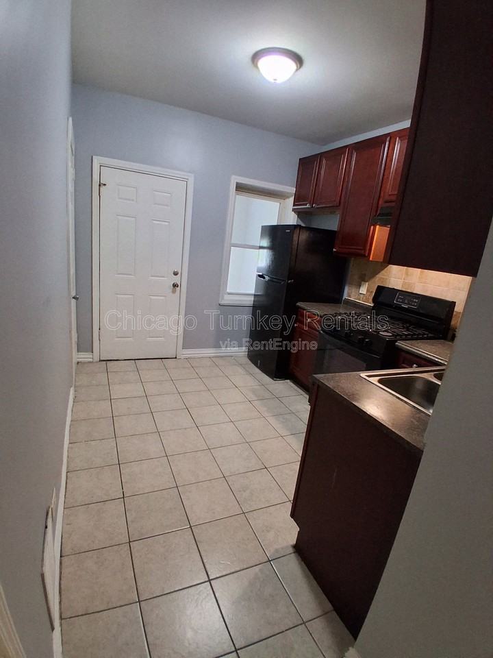 7125 S Ellis Ave #1 - Photo 6 of 22