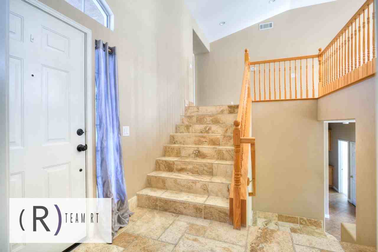 2029 Vista Del Sol - Photo 4 of 48