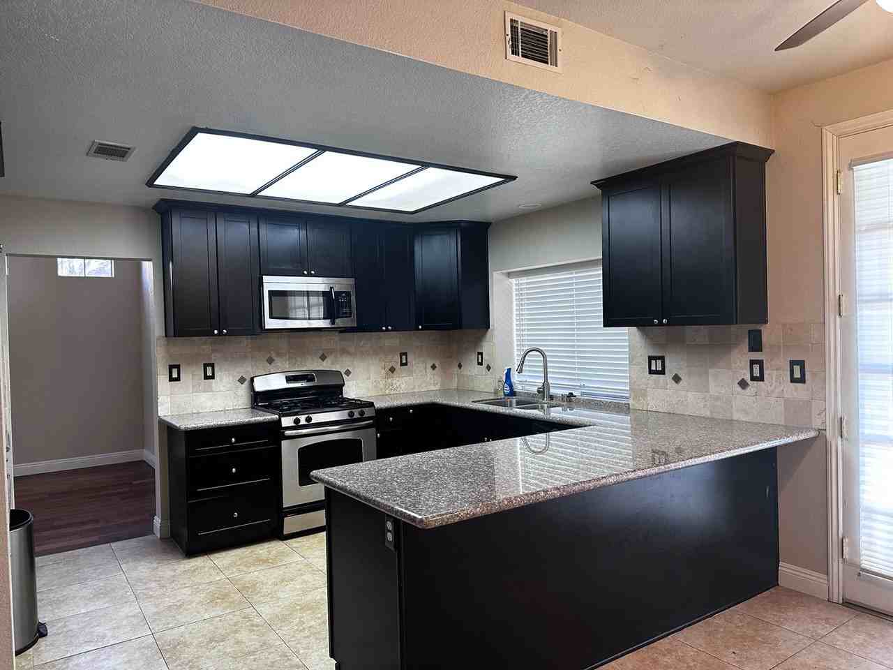 44350 Shad St - Photo 3 of 20