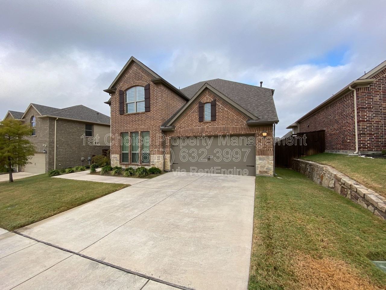 927 Bentley Dr - Photo 2 of 36