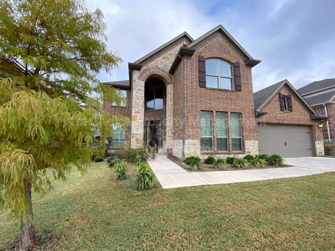 927 Bentley Dr - Photo 3 of 36