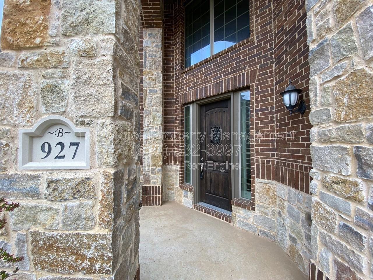 927 Bentley Dr - Photo 4 of 36