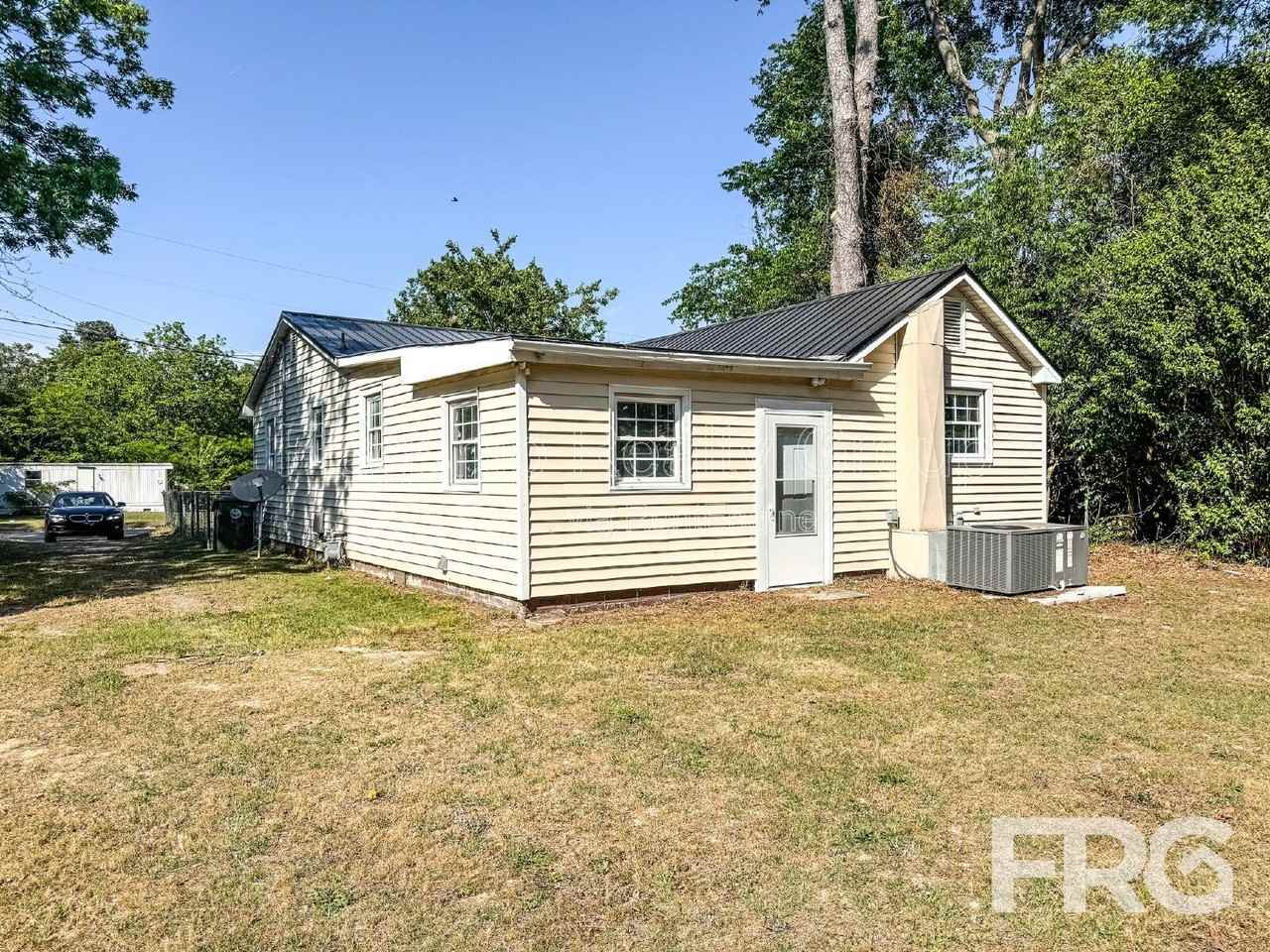 610 3rd St - Photo 4 of 31