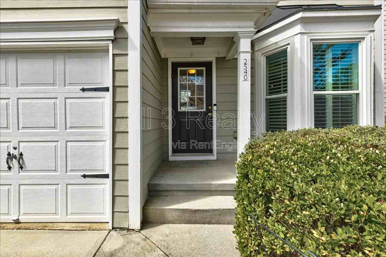 2540 Alvecot Cir Se - Photo 3 of 50