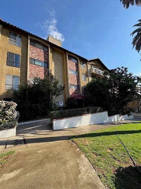 1735 North Fuller Avenue, Unit 323 - Photo 2 of 29