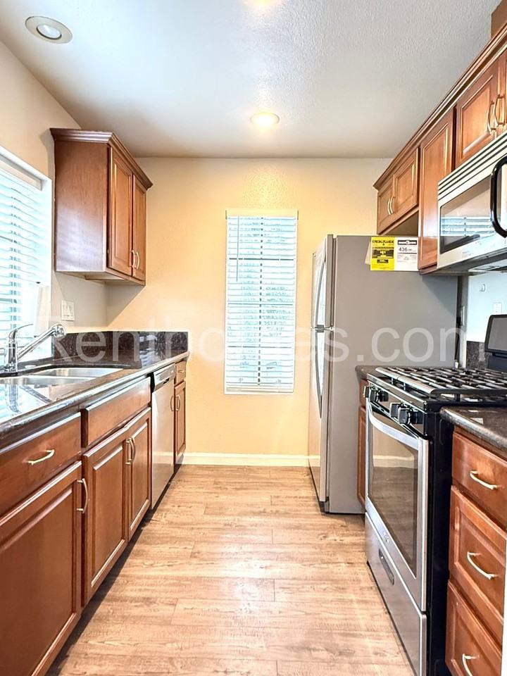 8545 Summerdale Rd - Photo 5 of 22