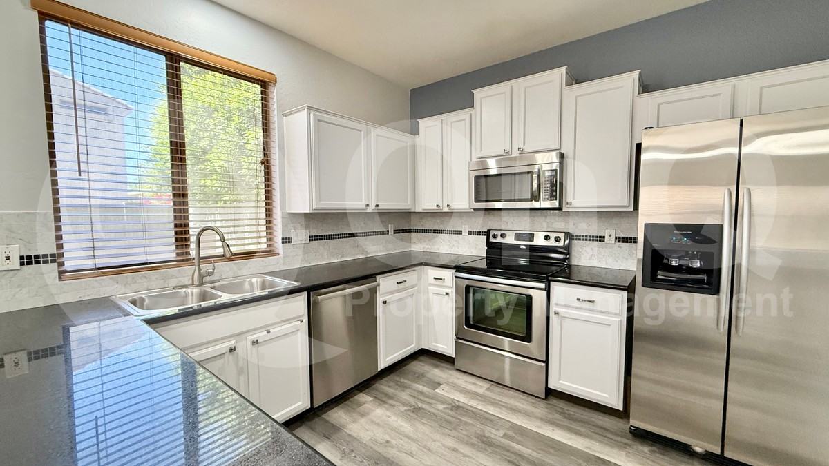 9231 E Lindner Ave - Photo 5 of 21